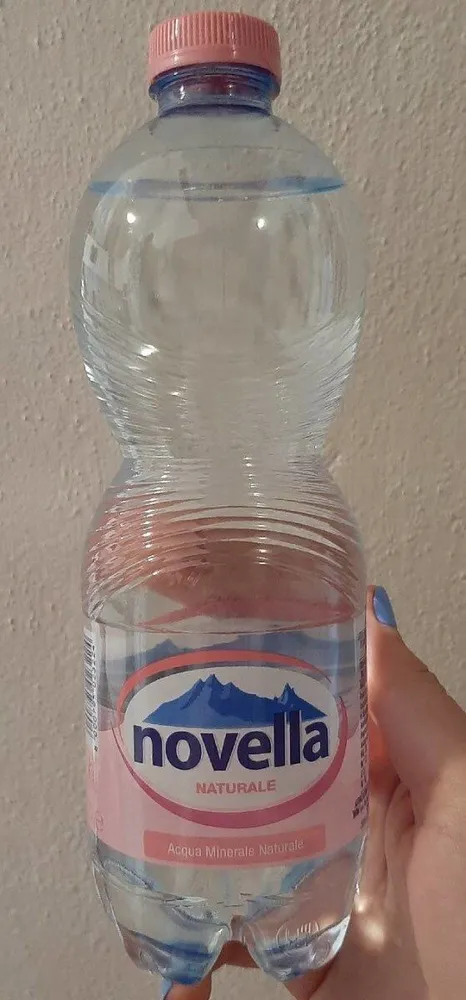 Acqua minerale naturale