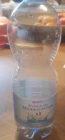 Natürliches Mineralwasser