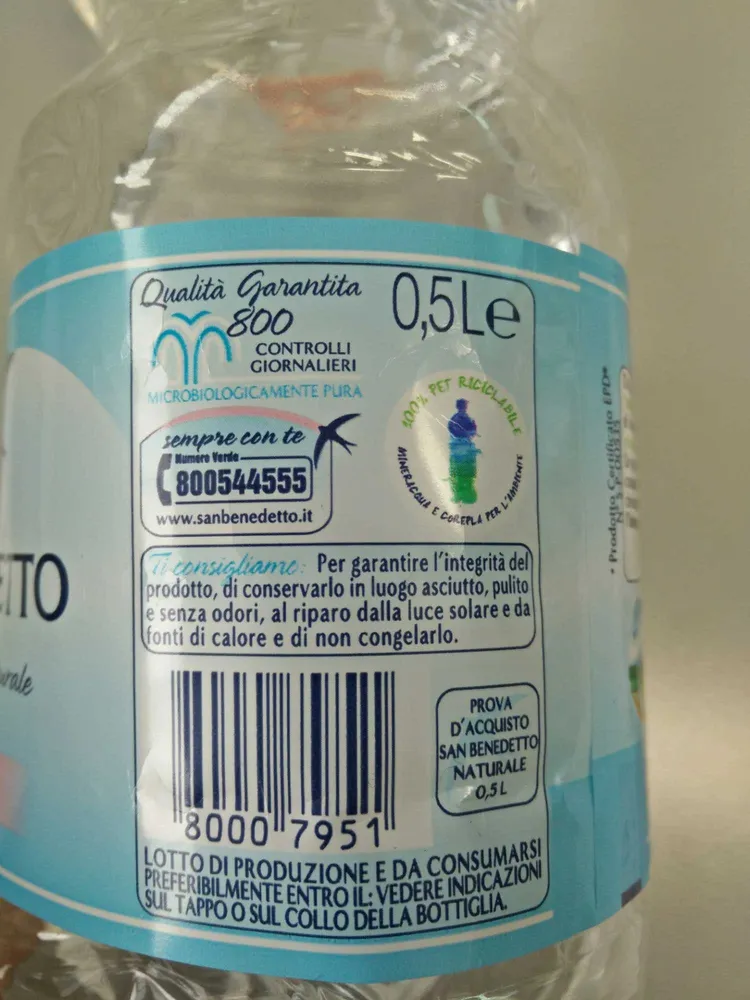 Acqua minerale naturale