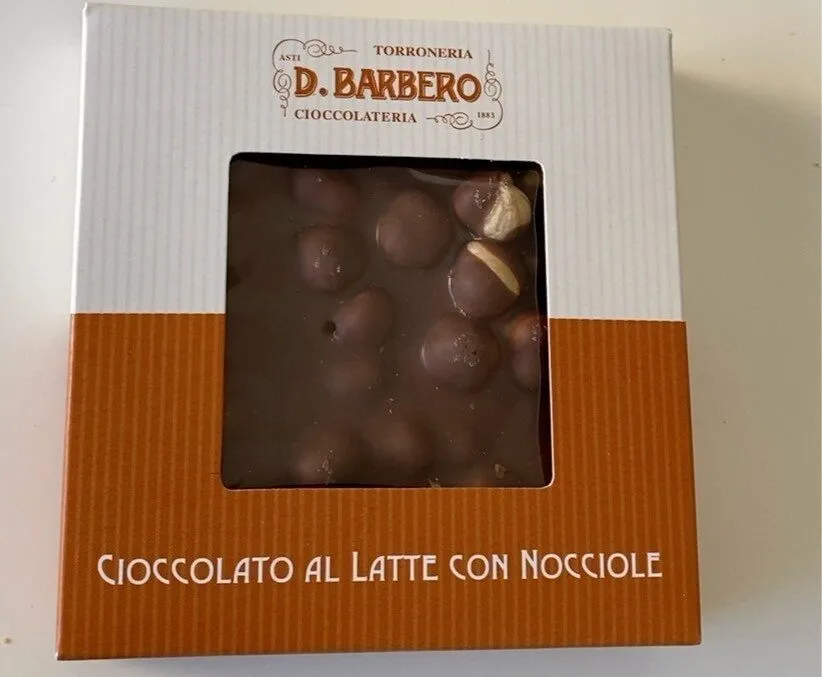 Cioccolata al latte con nocciole