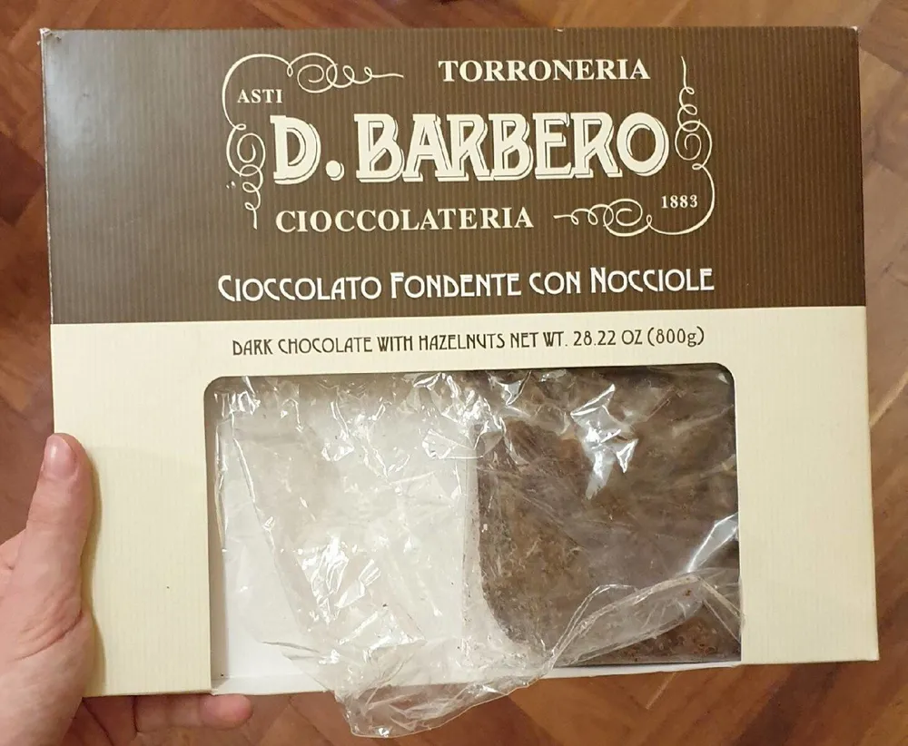 Cioccolato Fondente con Nocciole
