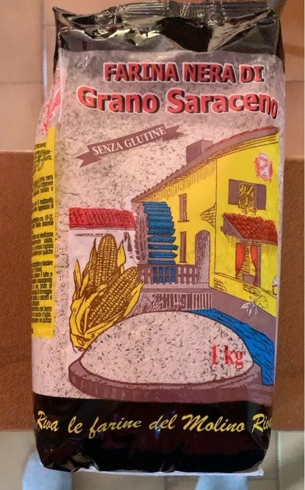 Farina nera di grano saraceno