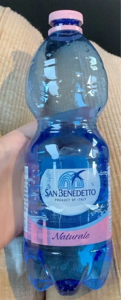 Acqua naturale