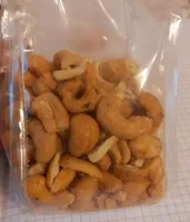 anacardi sgusciati fritti e salati