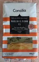 Pasta all'uovo con spinaci paglia e fieno