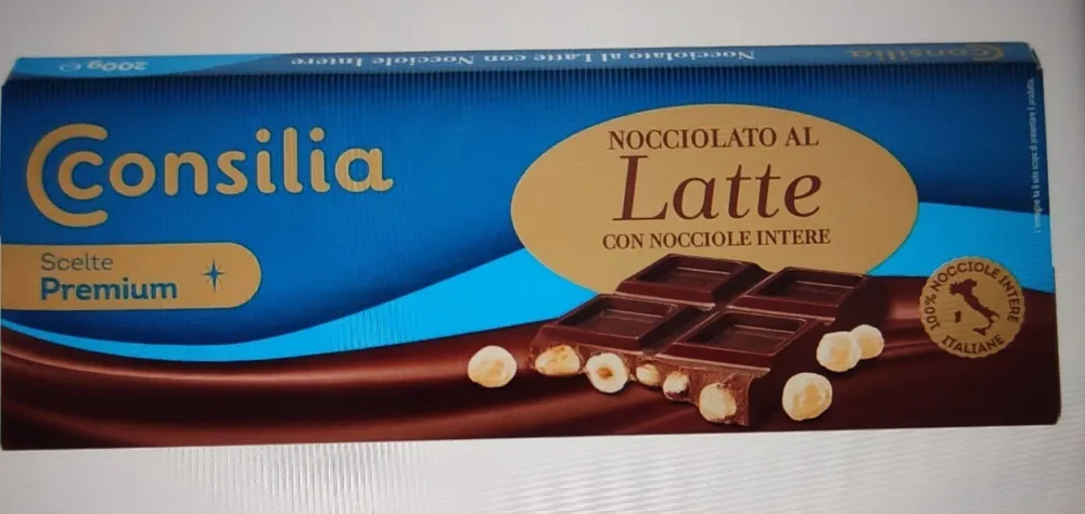 Nocciolato al latte con nocciole intere