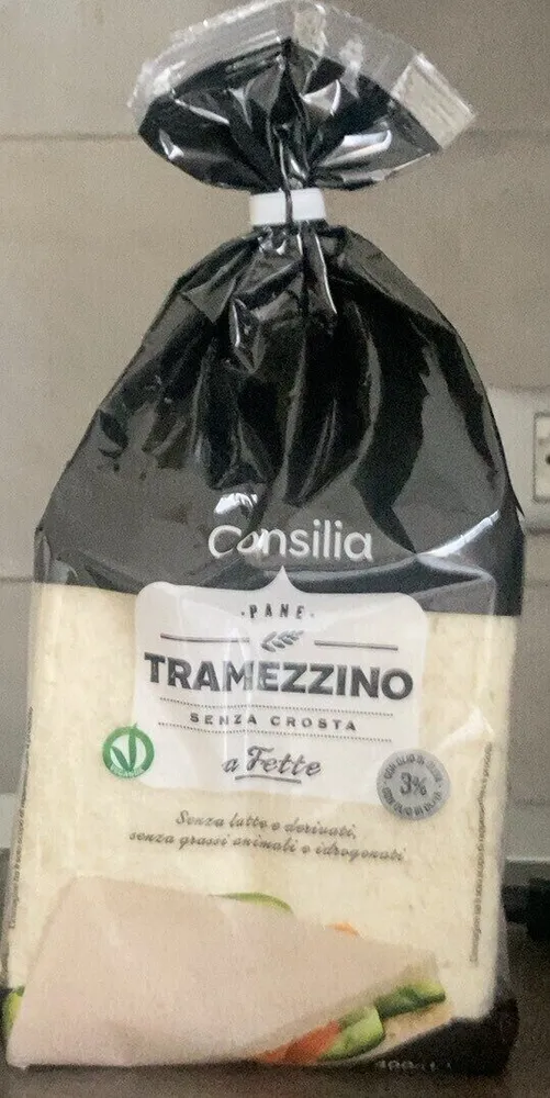 Tramezzino senza crosta a fette