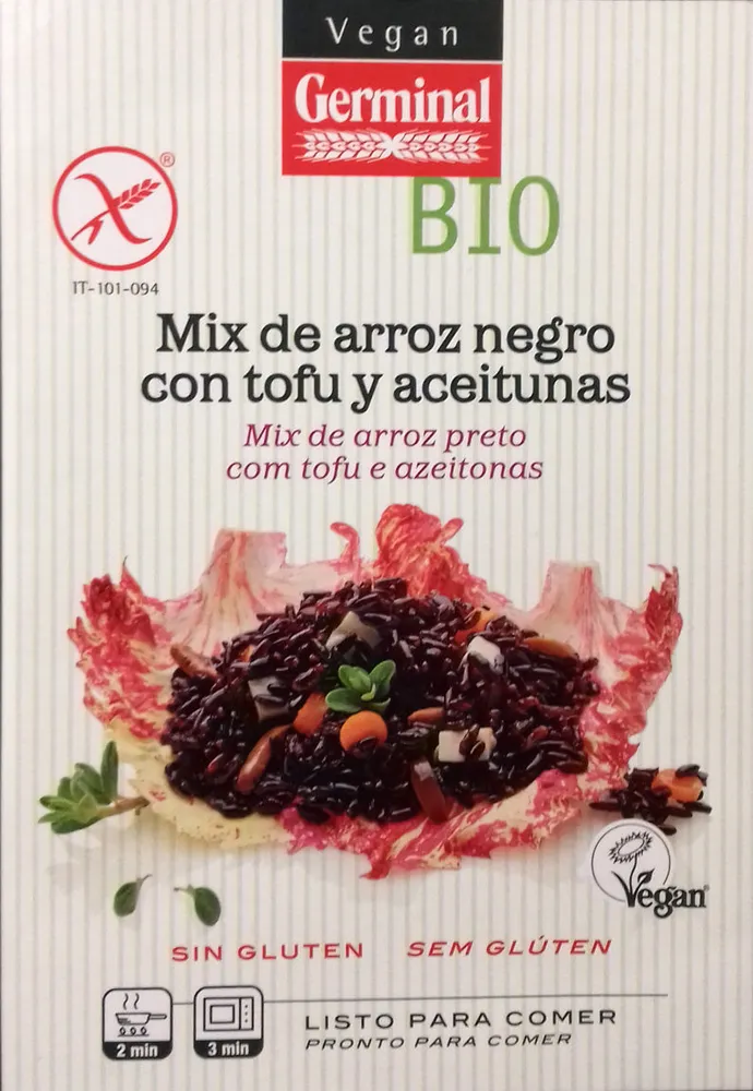 Mix de arroz negro con tofu y aceitunas