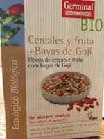 Flocons de céréales et fruits avec baies de goji