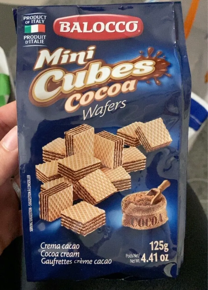 Mini cube cacao wafers