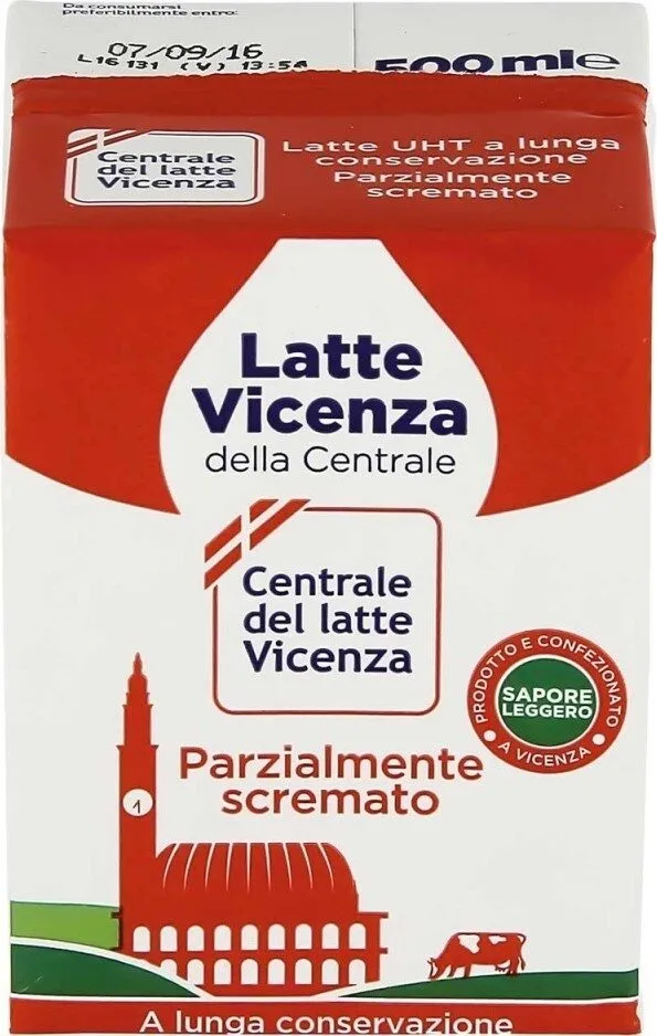 Latte uht parzialmente scremato