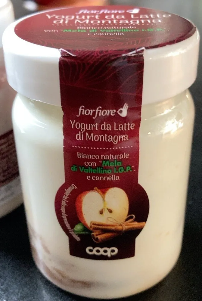 Yogurt da latte di montagna con mela di Valtellina IGP e cannella