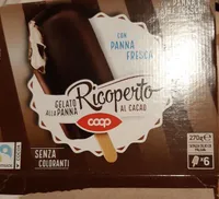 Gelato alla panna ricoperto al cacao