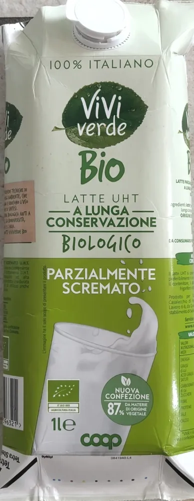 Latte UHT biologico parzialmente scremato