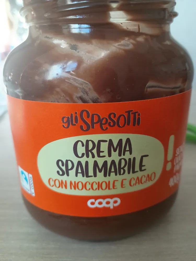 Crema spalmabile con nocciole e cacao
