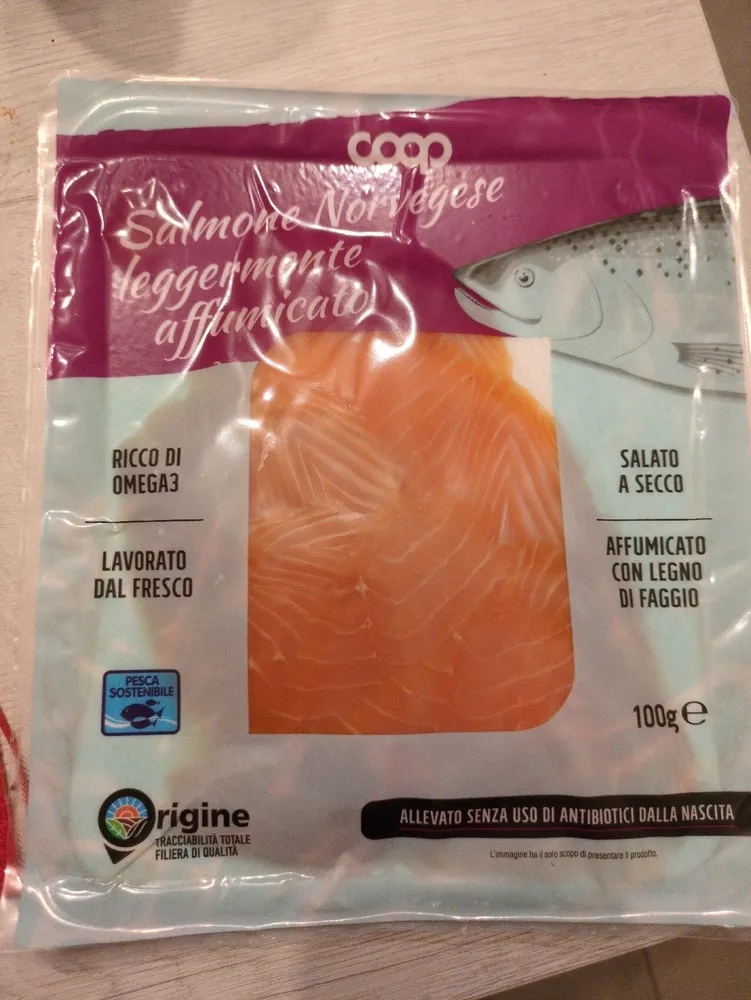Salmone norvegese leggermente affumicato