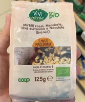 Mirtilli rossi, mandorle, uva sultanina e nocciole