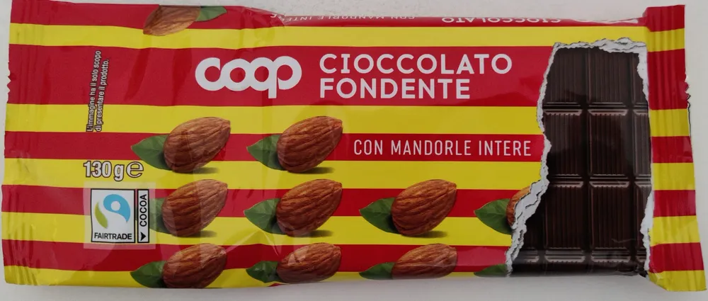 Cioccolato fondente con mandorle intere