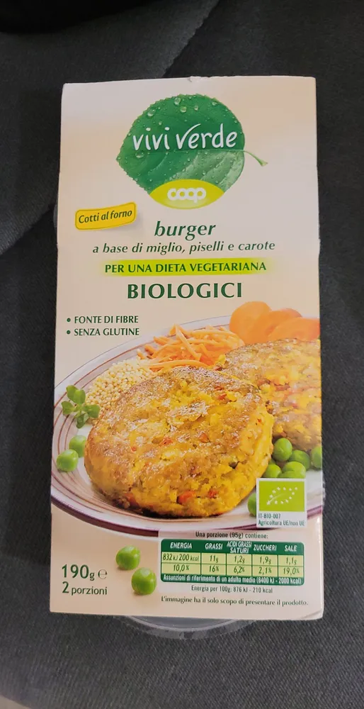Burger a base di miglio, piselli e carote