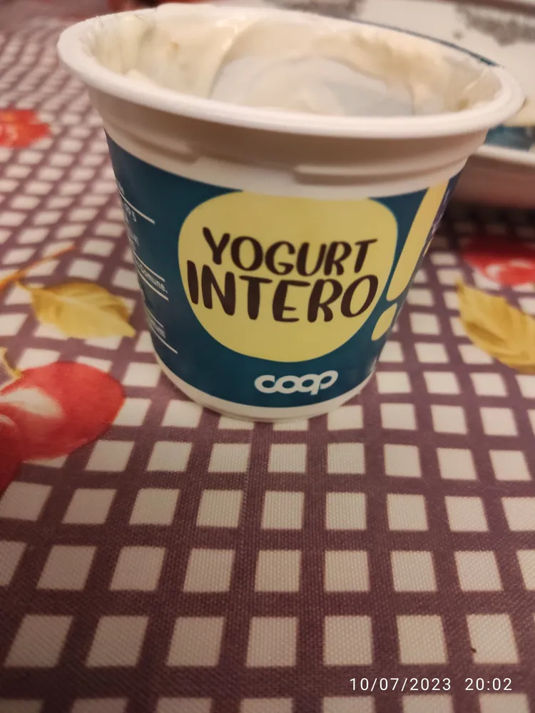 Yogurt intero all'albicocca