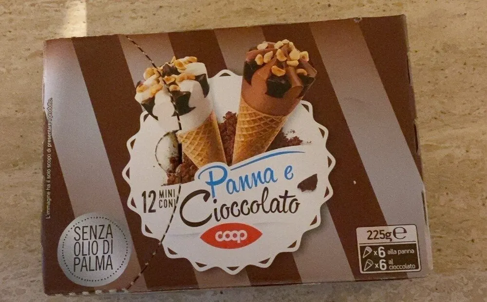 Mini coni con panna e cioccolato