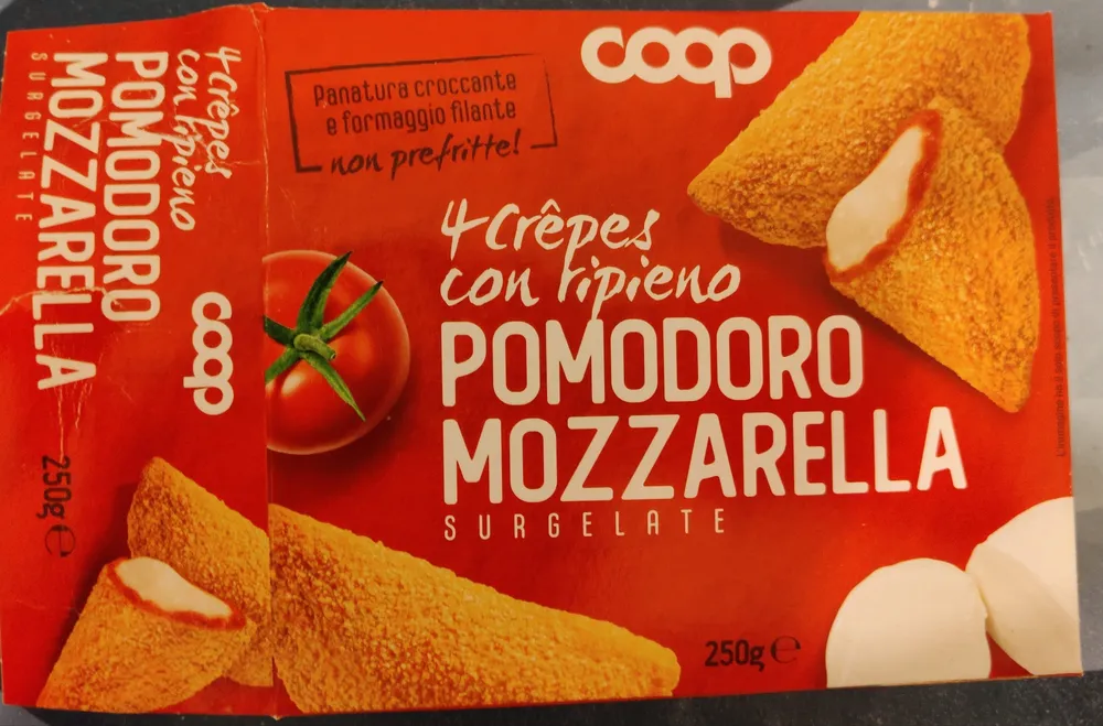 Crepes con ripieno di pomodoro e mozzarella