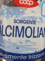 Acqua lievemente frizzante