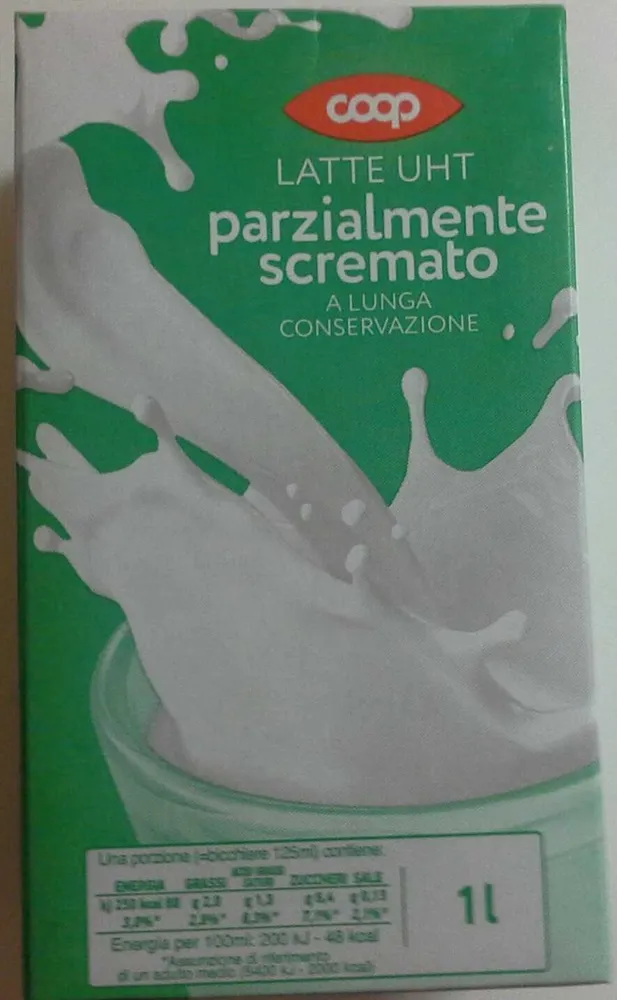 Latte UHT parzialmente scremato