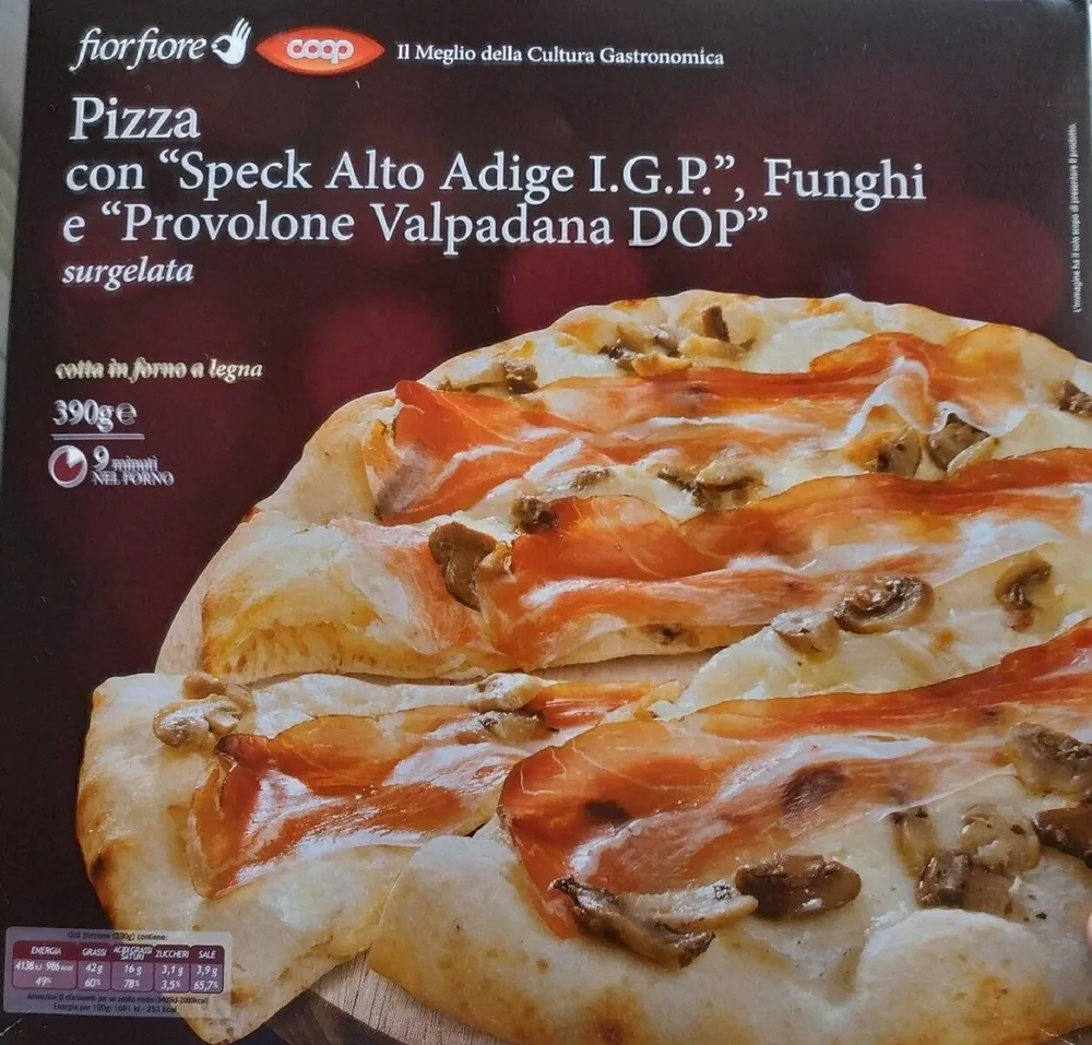 Pizza con speck Alto Adige