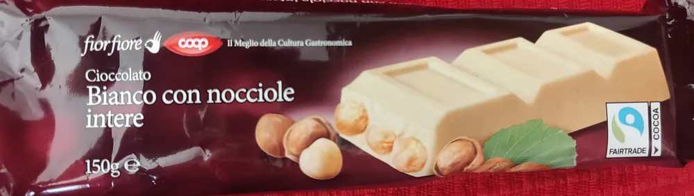 Cioccolato bianco con nocciole intere