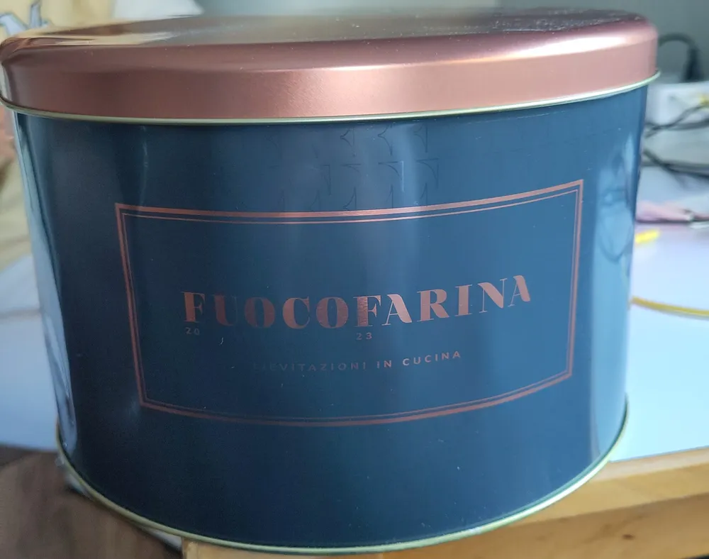 Panettone all'albicocca e pesca senza uvetta e scorze di agrumi
