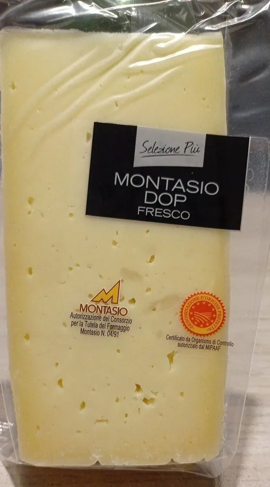 Montasio DOP fresco