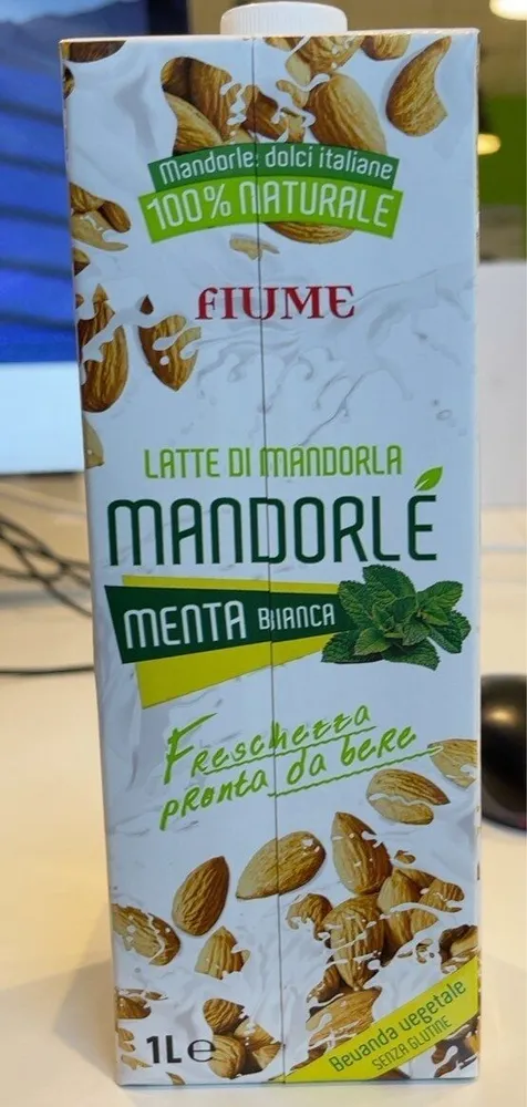Latte di mandorle menta bianca