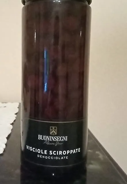 Visciole sciroppate denocciolate