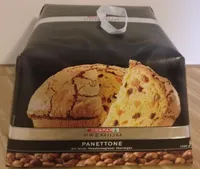 Panettone mit feiner Haselnussglasur überzogen