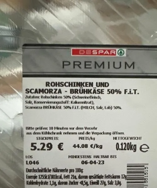 Rohschinken und scamorza brühkäse
