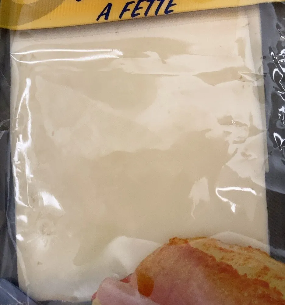 Formaggio edamer a fette