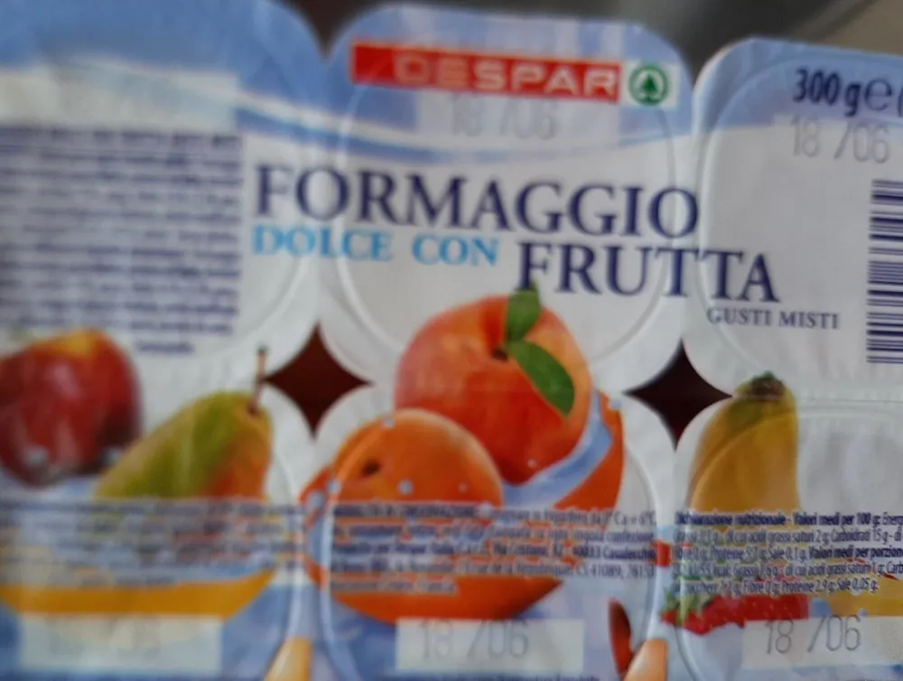 Formaggio dolce con frutta
