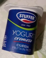 Yogurt cremoso Ciliegia frutta in pezzi