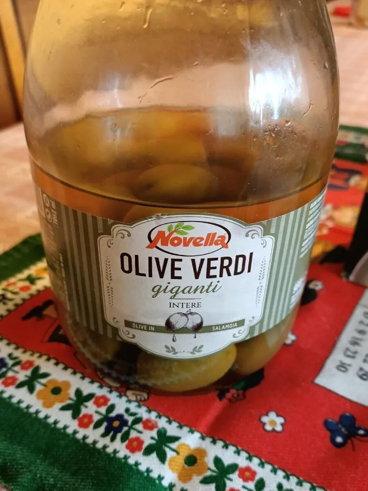 Olive verdi giganti intere