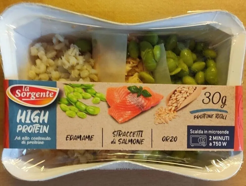 Edamame con straccetti di salmone e orzo