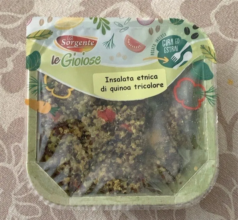 Insalata etnica di quinoa tricolore