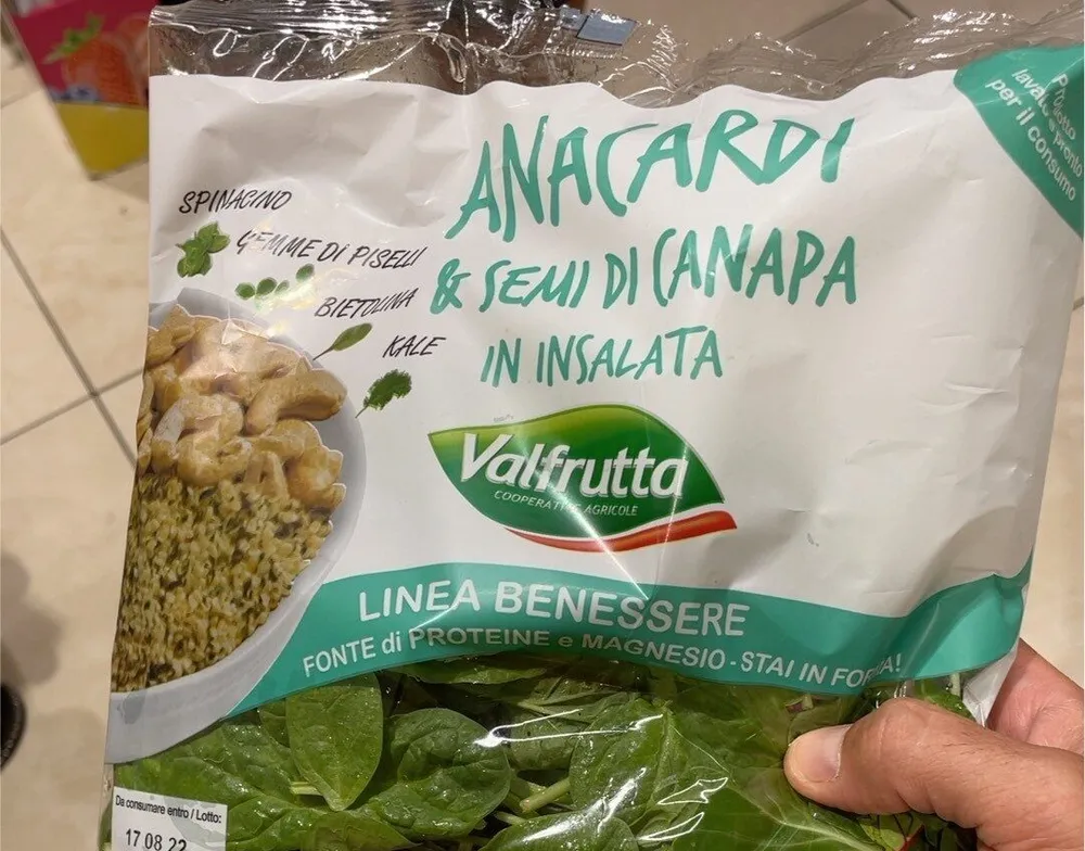 Anacardi & semi di canapa in insalata