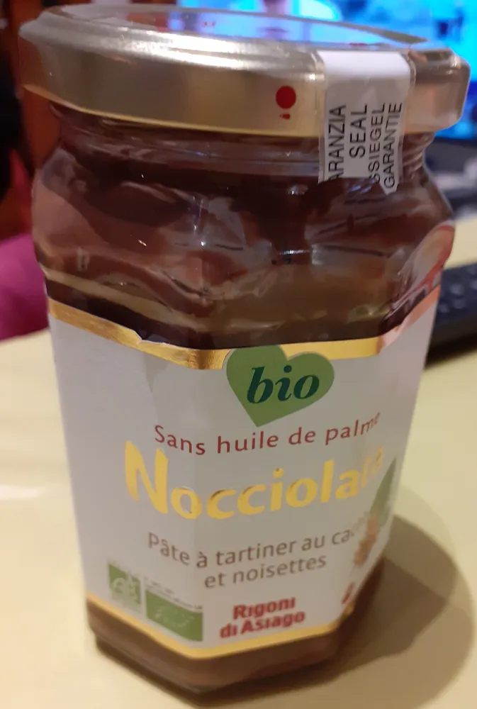 Nocciolata pâte à tartiner au cacao et noisettes