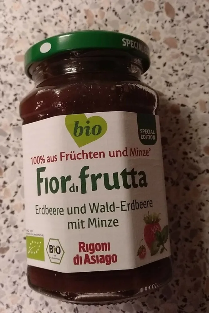Erdbeere und Wald-Erdbeere mit Minze