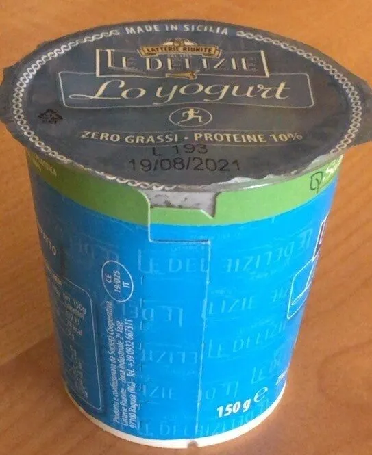 Lo yogurt bianco magro compatto