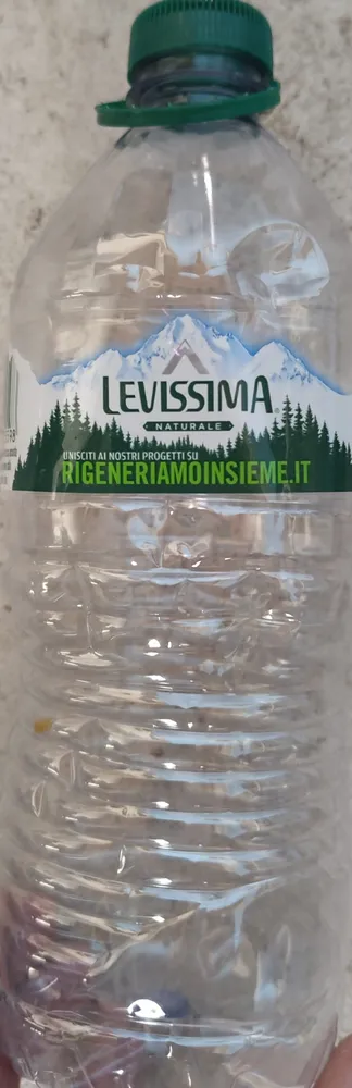 Acqua minerale naturale