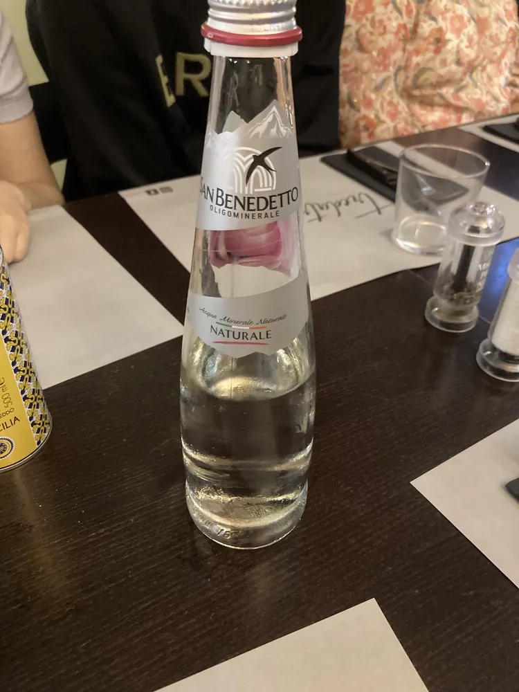 Acqua naturale