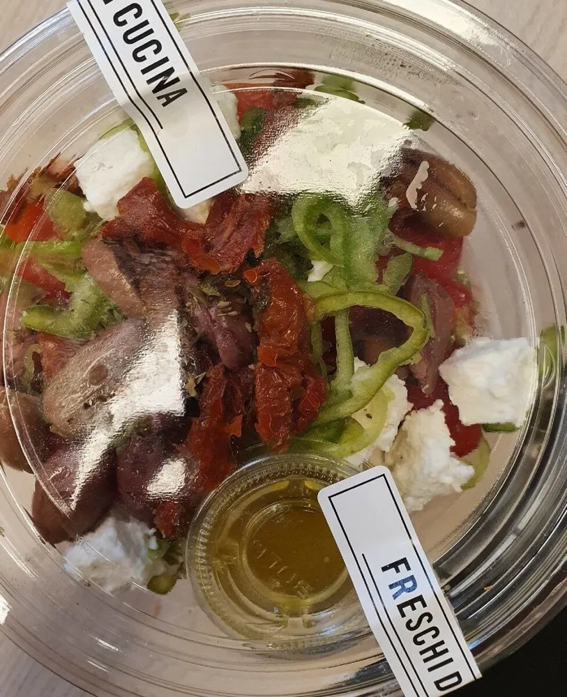 insalata con cetriolo feta greca pomodorini