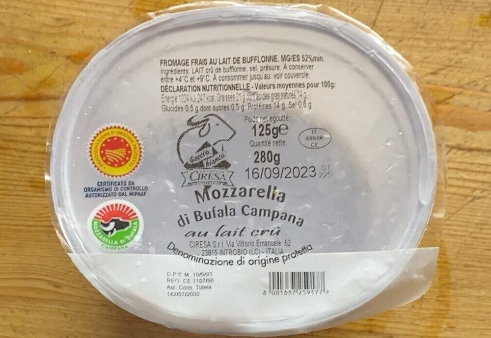 Mozzarella du bufala campana au lait cru